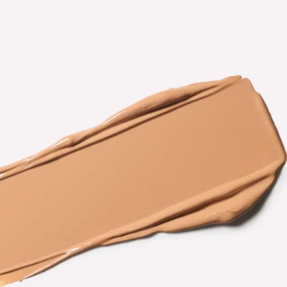 MAC NC30 Full Coverage Foundation - Picture 4 of 9